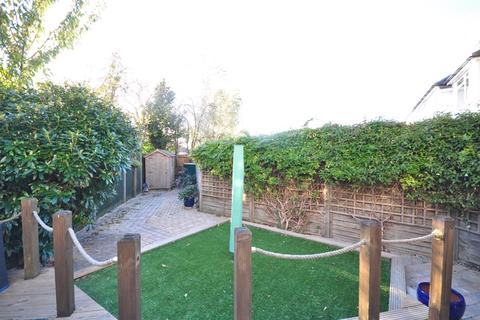 2 Hitchings Way, Reigate, RH2 8EW