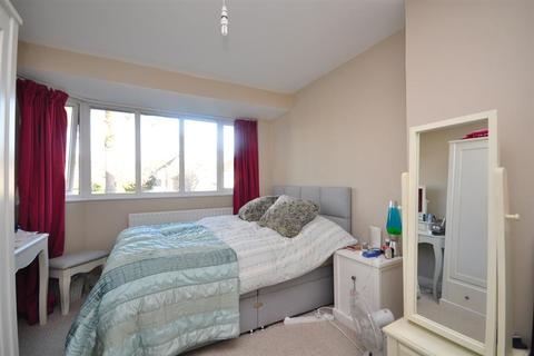 2 Hitchings Way, Reigate, RH2 8EW