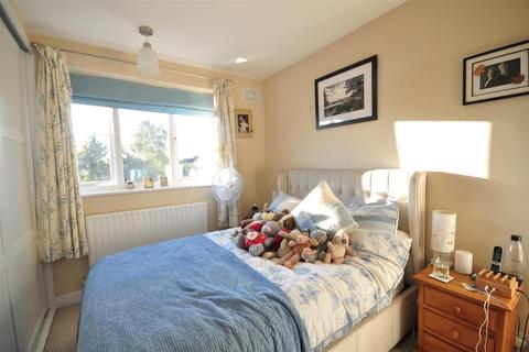 2 Hitchings Way, Reigate, RH2 8EW
