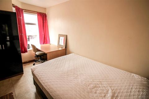 4 bedroom apartment to rent, Wallisdown Road, Poole, BH12