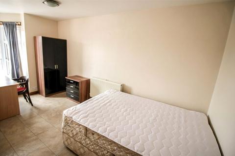 4 bedroom apartment to rent, Wallisdown Road, Poole, BH12