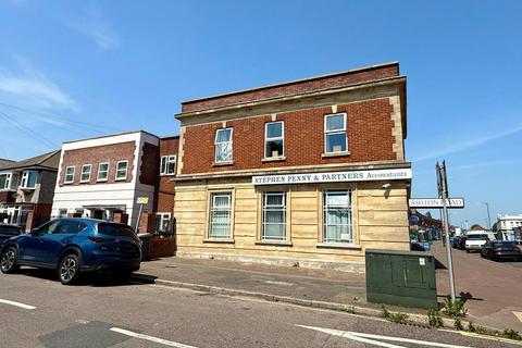 2 bedroom apartment to rent, Wimborne Road, Bournemouth, BH9