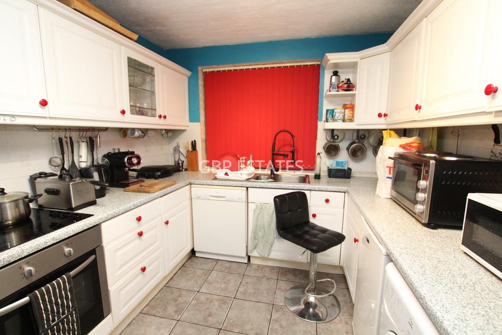 Victor Close, Hornchurch 4 bed £1,450 pcm (£335 pw)