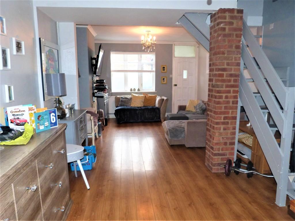 Rounton Road, Waltham Abbey 2 bed terraced house £320,000