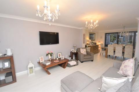 9 Wrenwood, Neath, SA10 7PU