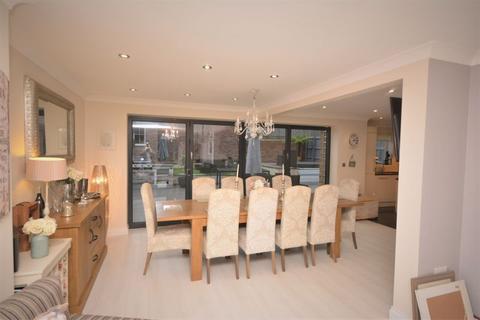9 Wrenwood, Neath, SA10 7PU