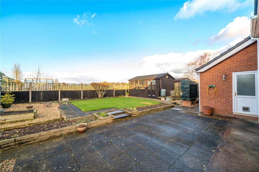 High Street, South Kyme, Lincoln... 3 bed detached bungalow £255,000