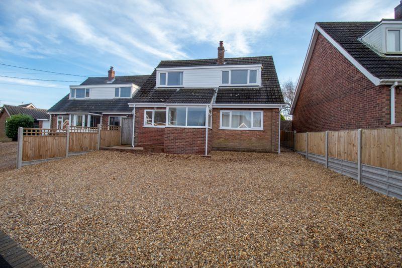 The Street, Felthorpe, Norwich 4 bed chalet £325,000