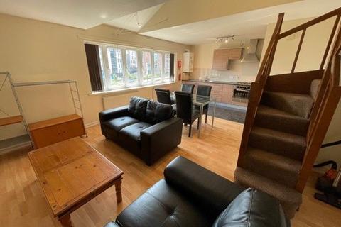 3 bedroom flat to rent, Bramwell Court