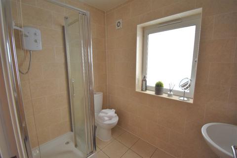 3 bedroom flat to rent, Flat 1a Broom Street