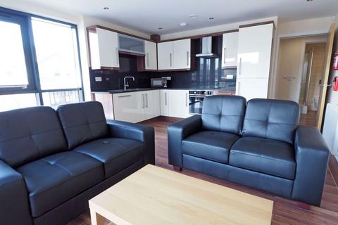3 bedroom apartment to rent, Apt 4 Devonshire Point