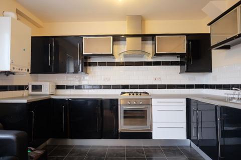 3 bedroom flat to rent, 351a Glossop Road