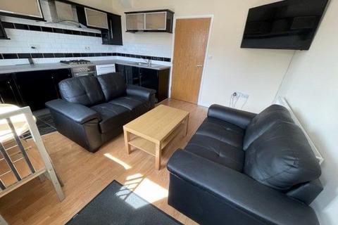 3 bedroom flat to rent, 351a Glossop Road