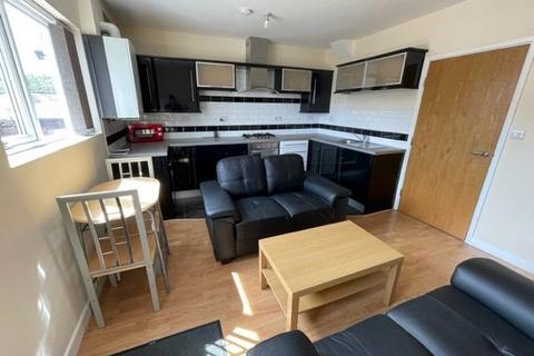 3 bedroom flat to rent, 351a Glossop Road