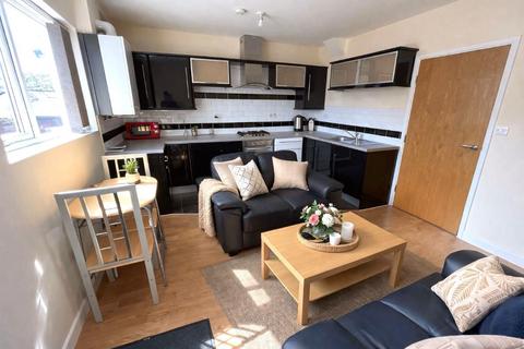 3 bedroom flat to rent, 351a Glossop Road