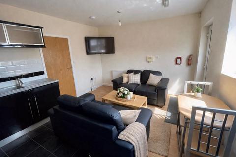 3 bedroom flat to rent, 351a Glossop Road