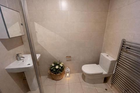 3 bedroom flat to rent, 351a Glossop Road