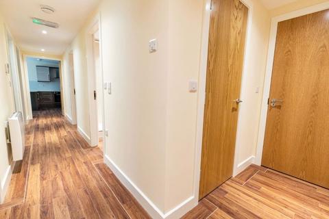 3 bedroom apartment to rent, 12 Ecco