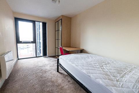 3 bedroom apartment to rent, 13 Ecco