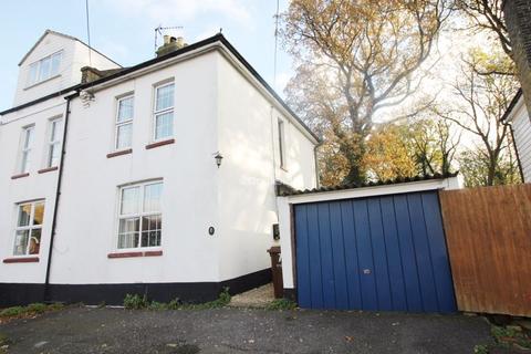 7 Castle Street, Upnor, Rochester, ME2 4XR