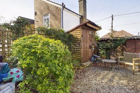7 Castle Street, Upnor, Rochester, ME2 4XR