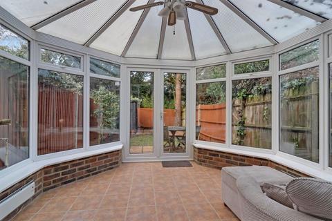 21 Corbett Drive, Lightwater, GU18 5LA
