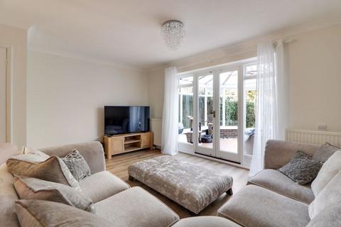 21 Corbett Drive, Lightwater, GU18 5LA