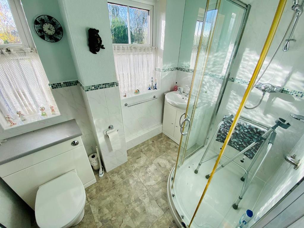 Shower Room.jpg