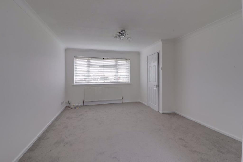 CHAMPIONS GREEN, HODDESDON 3 bed house £1,395 pcm (£322 pw)