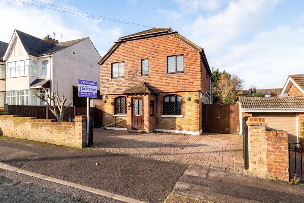 Edwin Road, Rainham 4 bed detached house
