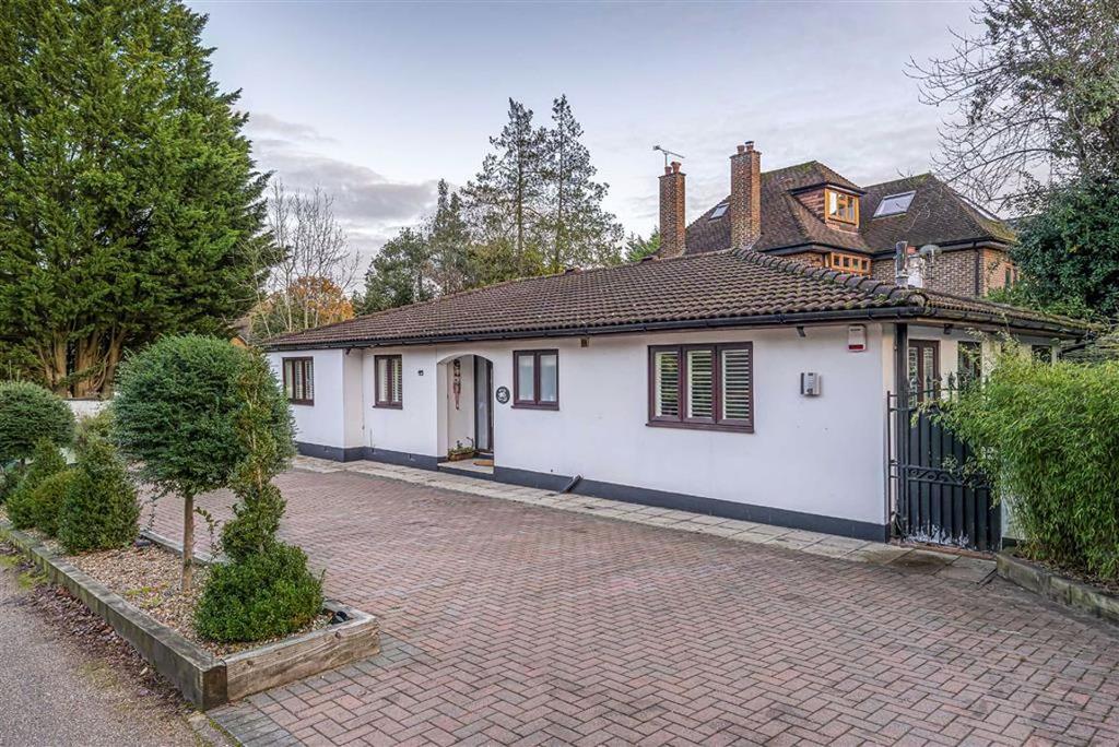 Goodyers Avenue, Radlett, Hertfordshire 3 bed house £950,000