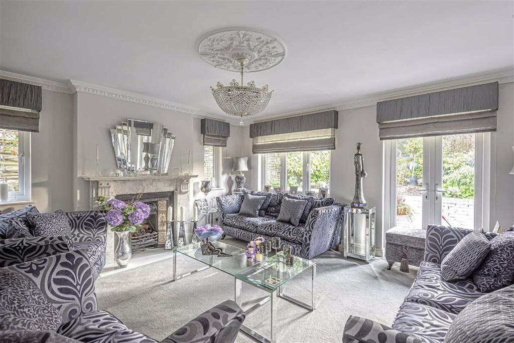 Goodyers Avenue, Radlett, Hertfordshire 3 bed house £950,000