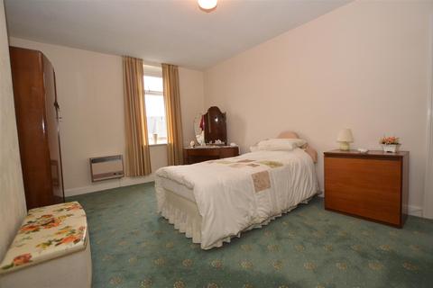 10 Greenside, Oakenshaw, Bradford, BD12 7DW