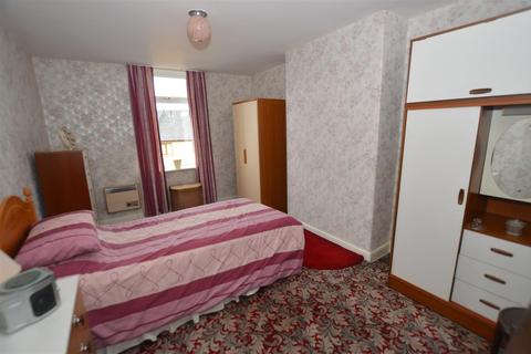 10 Greenside, Oakenshaw, Bradford, BD12 7DW