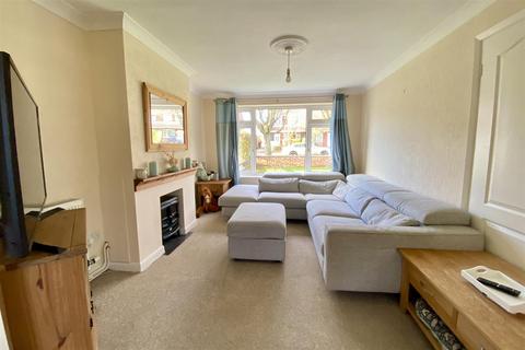 21 Ashley Drive, Gonerby Hill Foot, Grantham, NG31 8JL