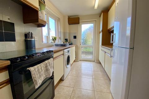 21 Ashley Drive, Gonerby Hill Foot, Grantham, NG31 8JL