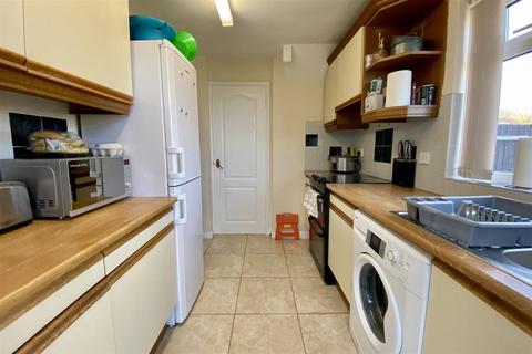 21 Ashley Drive, Gonerby Hill Foot, Grantham, NG31 8JL