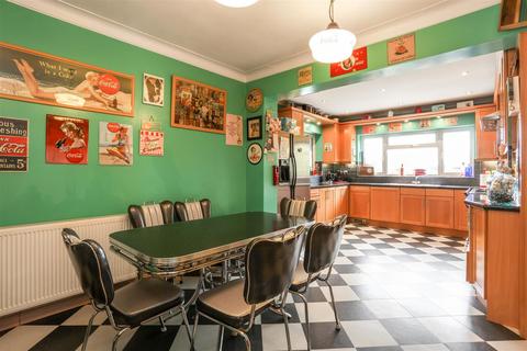 23 Dalmeny Road, Carshalton, SM5 4PW