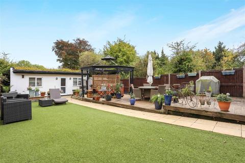 23 Dalmeny Road, Carshalton, SM5 4PW