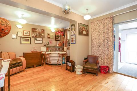 23 Dalmeny Road, Carshalton, SM5 4PW