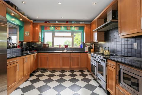 23 Dalmeny Road, Carshalton, SM5 4PW