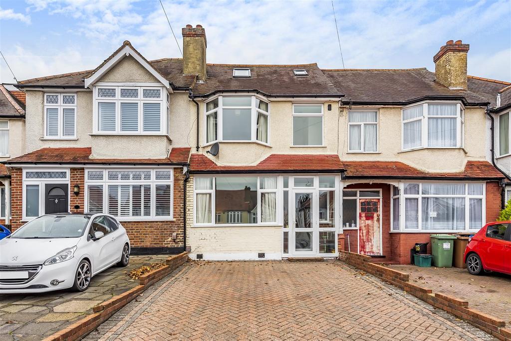 Stoneleigh Avenue, Worcester Park 4 bed house £2,000 pcm (£462 pw)