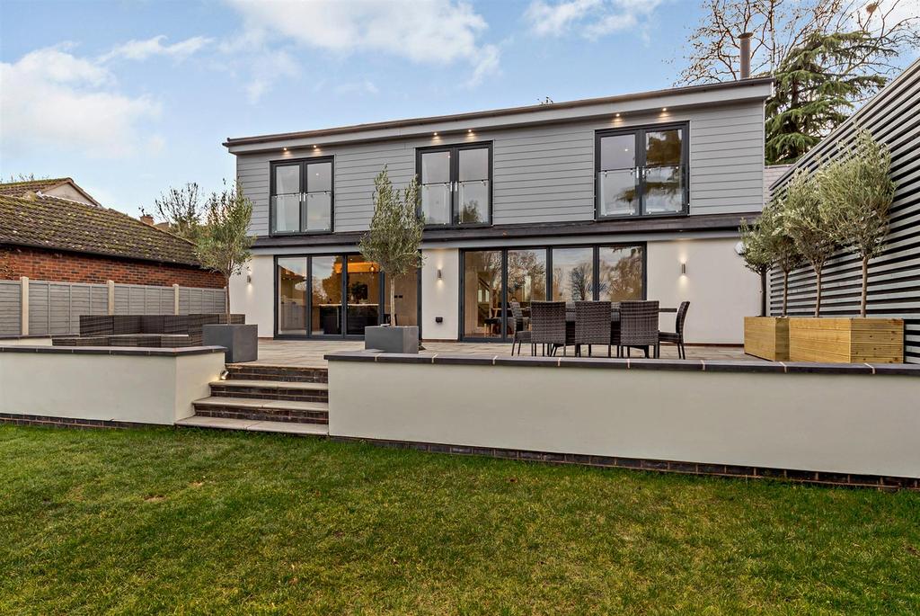 8445987-exterior 11-800.jpg