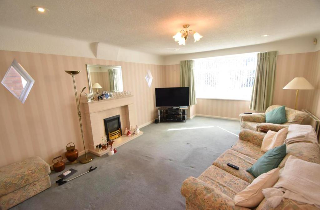 Mill Hill Road, Irby, Wirral 3 bed property £350,000