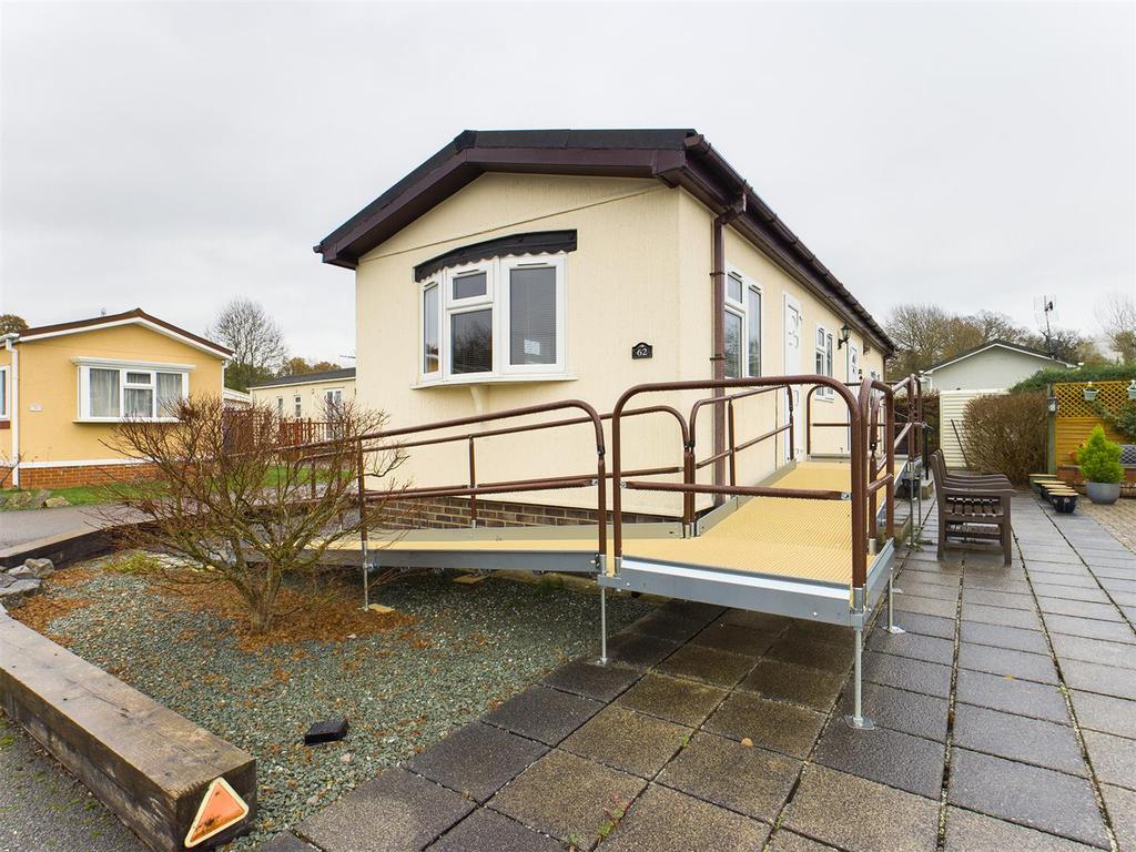 Water End Park, Old Basing, Basingstoke 2 bed park home £120,000