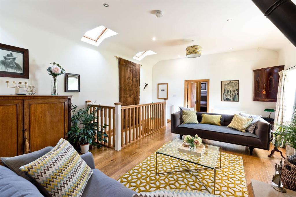First Floor Reception