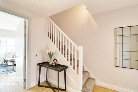 3 Accommodation Road, Barnet, EN4 8FT