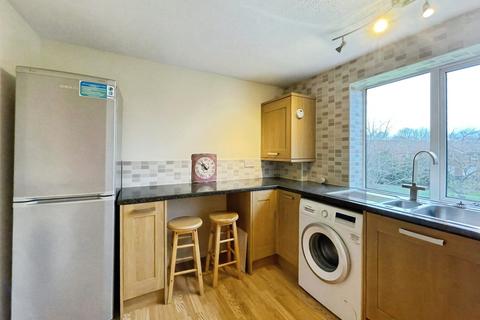 2 bedroom flat to rent, Priory Court, Stevenage Road, Hitchin, SG4