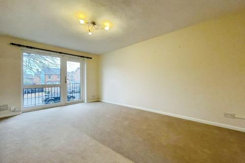 2 bedroom flat to rent, Priory Court, Stevenage Road, Hitchin, SG4