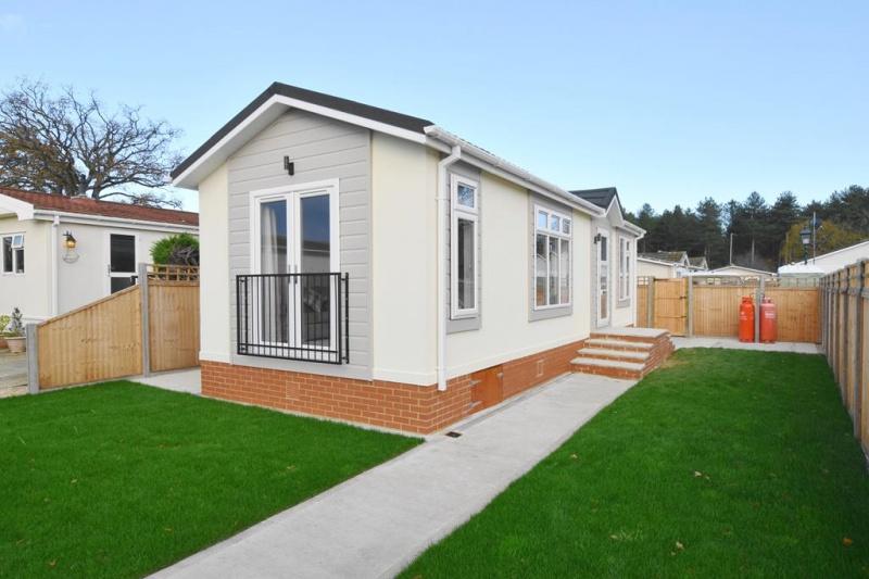 Oaktree Park St Leonards BH24 2RS 1 bed park home £165,000